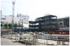2004年7月15日　上棟部分施工順調に進む。